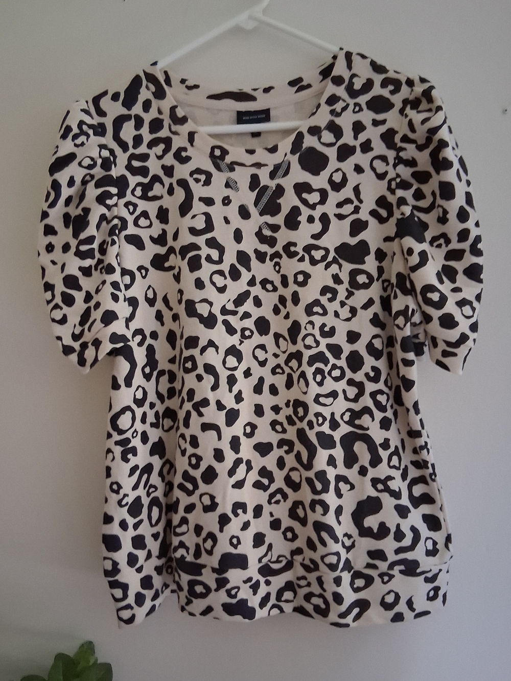 Who What Wear Cream and Black Leopard Puff Sleeve Top